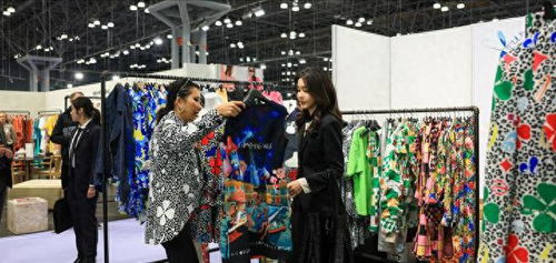 韓第一夫人紐約時裝展優雅亮相，時尚穿搭引熱議